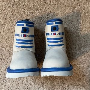 Kids Size 6 Star Wars R2D2 Ugg - new